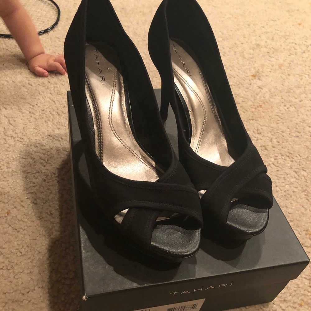 Tahari high heels 👠
